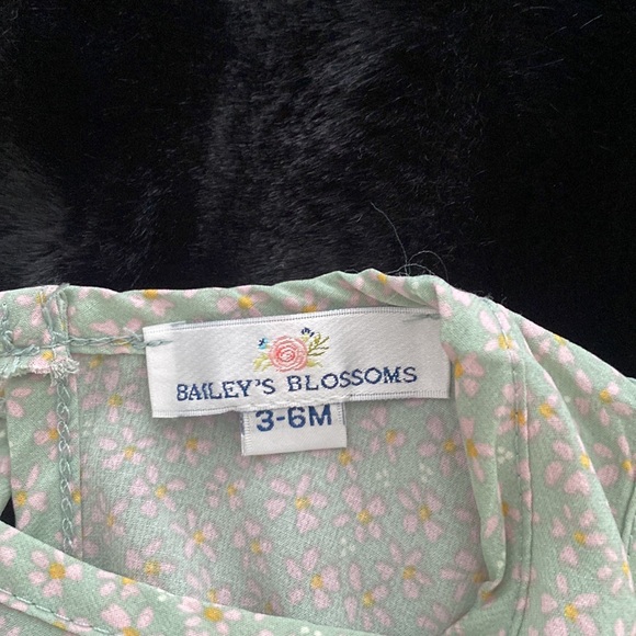 Ruffle bubble romper - Picture 3 of 4